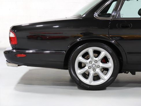 Used 1998 Jaguar XJ8 RWD image 38