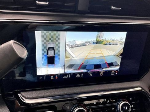 Used 2025 GMC Sierra 3500 AT4 w/ AT4 Premium Plus Package image 23