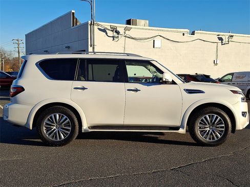 Used 2024 Nissan Armada SL w/ Captain's Chairs Package image 7