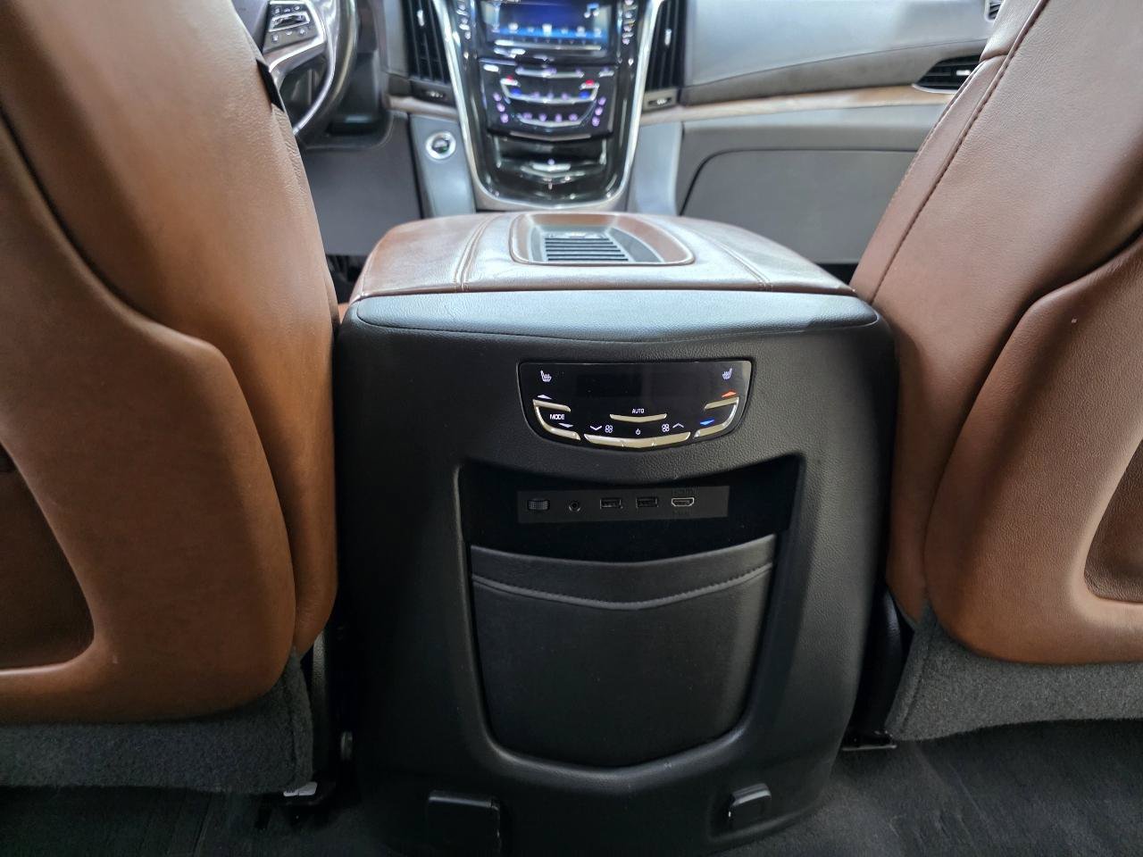Used 2019 Cadillac Escalade Premium Luxury AWD/4WD image 29