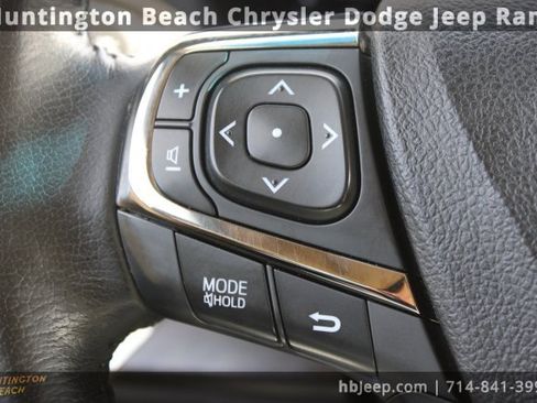 Used 2016 Toyota Avalon XLE Premium image 16