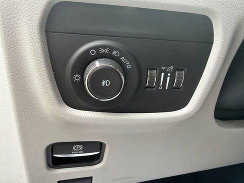 Used 2023 Jeep Grand Cherokee Summit AWD/4WD image 27