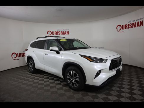Used 2023 Toyota Highlander XLE image 12