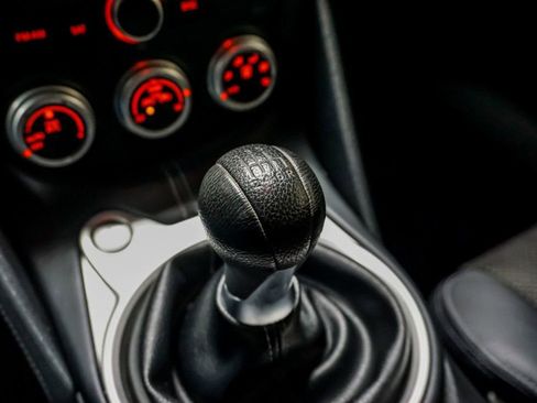 Used 2010 Nissan 370Z Touring image 61