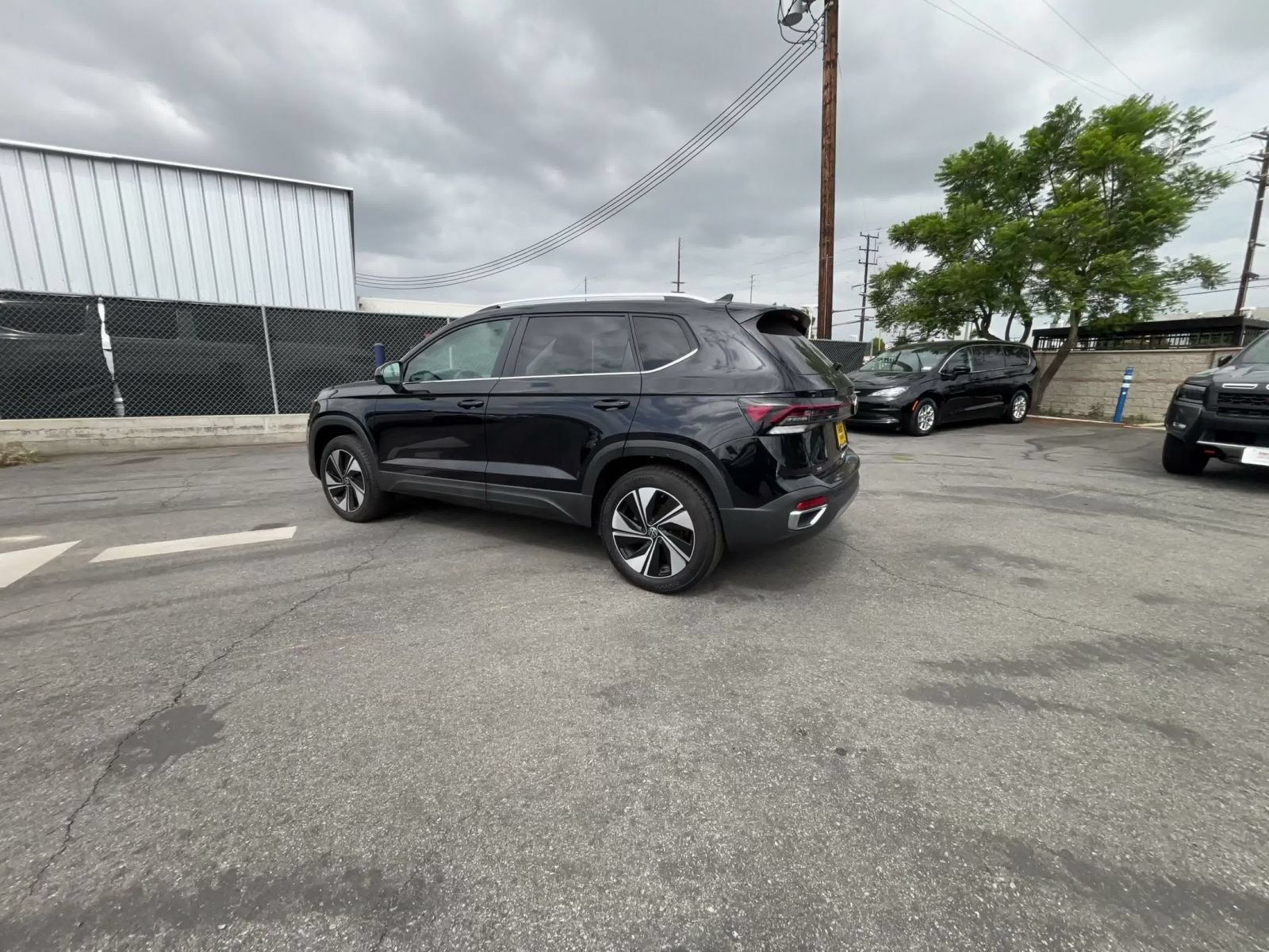 Used 2026 Volkswagen Taos SE AWD/4WD image 9