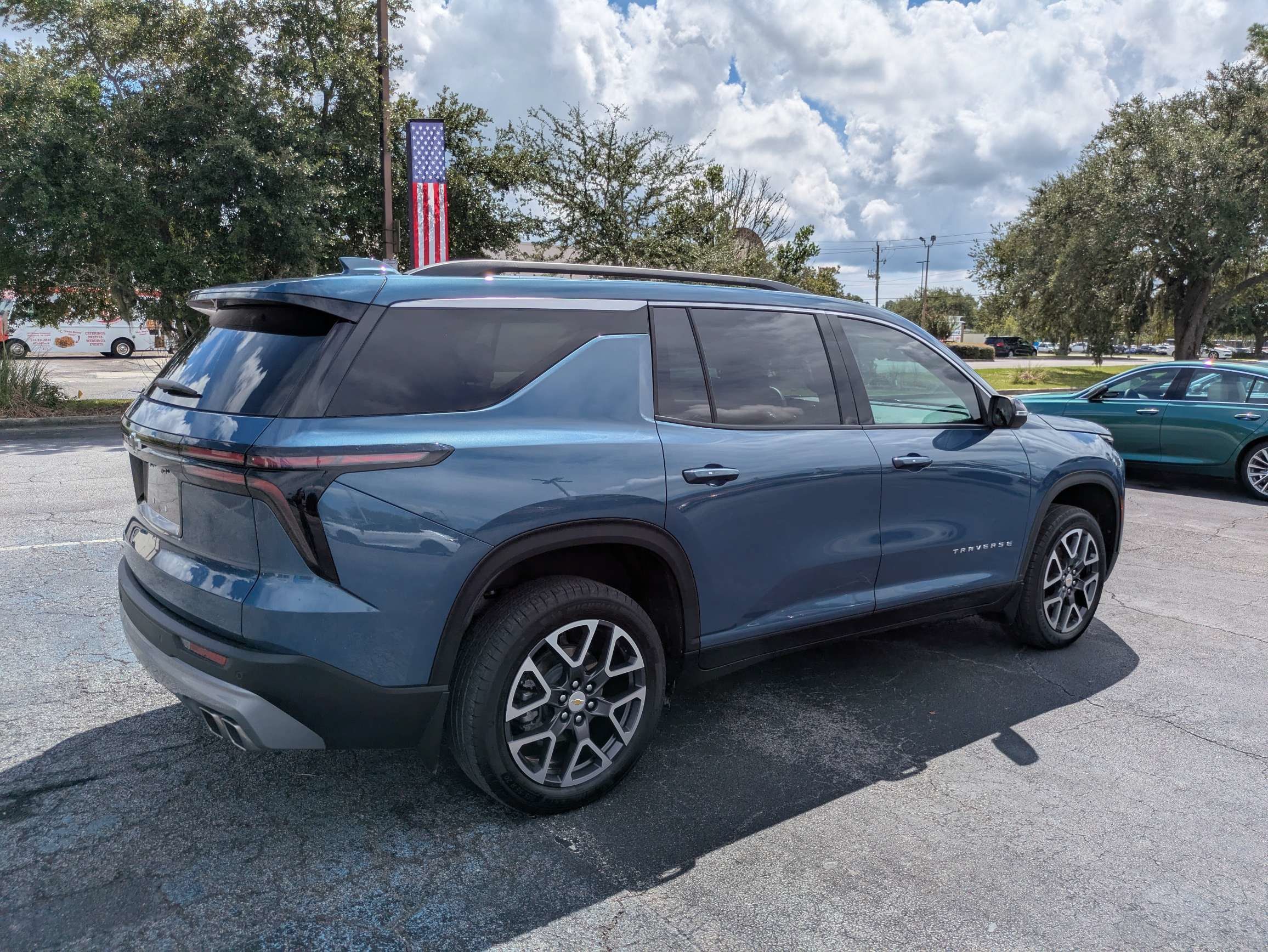 Used 2025 Chevrolet Traverse LT FWD image 28