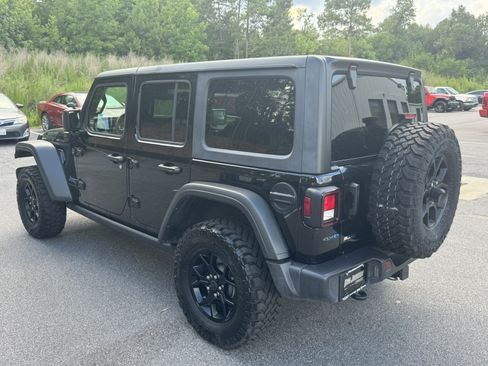 Used 2025 Jeep Wrangler Willys AWD/4WD image 7
