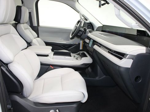 New 2026 Lincoln Navigator L Reserve image 32