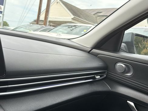 Used 2021 Hyundai Elantra Limited FWD image 20
