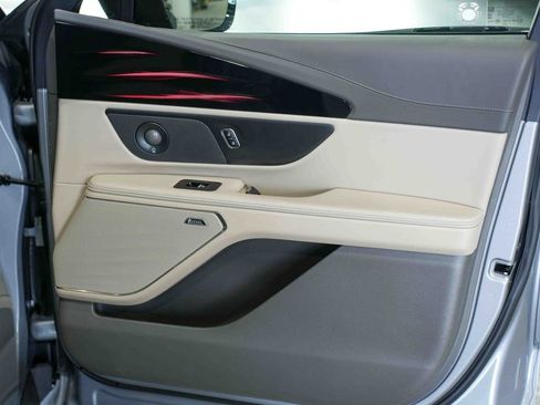 Used 2024 Lincoln Nautilus Reserve w/ Equipment Group 202A image 17