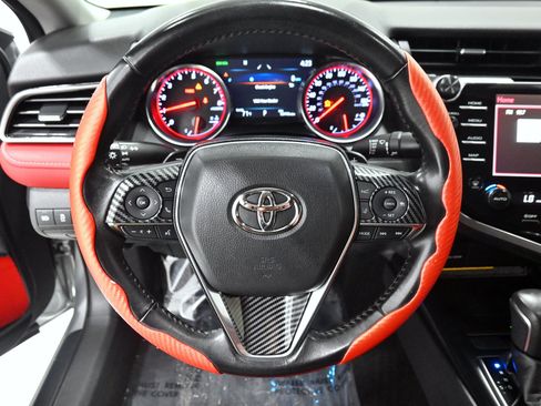 Used 2019 Toyota Camry XSE FWD image 7