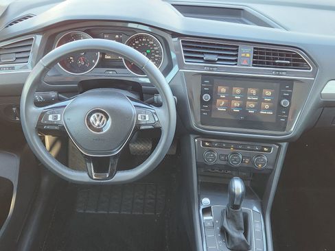Used 2020 Volkswagen Tiguan SE w/ Panoramic Sunroof Package image 32