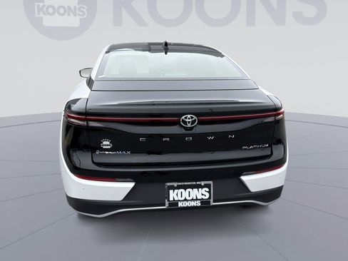 New 2026 Toyota Crown Platinum image 5