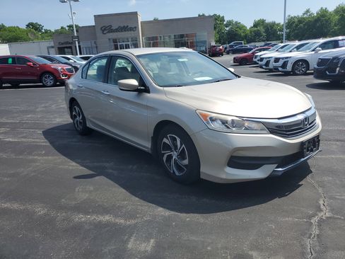 Used 2017 Honda Accord LX image 4