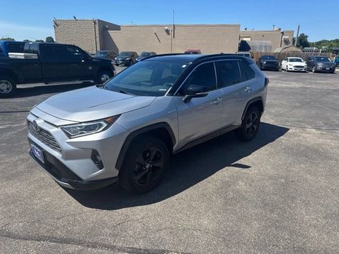 Used 2019 Toyota RAV4 XSE AWD/4WD image 2