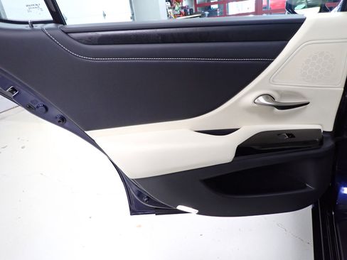 Used 2022 Lexus ES 250 w/ Premium Package image 10