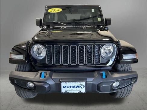 Used 2024 Jeep Wrangler Unlimited AWD/4WD image 9