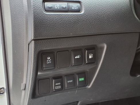 Certified 2018 Nissan Rogue SV image 20