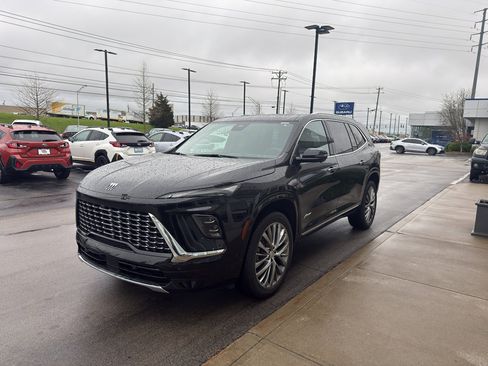 Used 2025 Buick Enclave Avenir w/ Super Cruise Package image 6