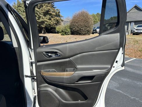 Certified 2023 GMC Acadia SLE w/ Driver Convenience Package image 59