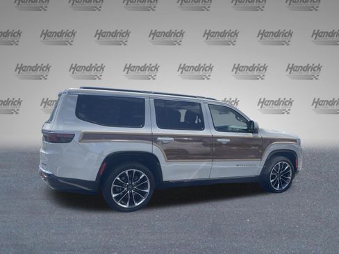 Used 2022 Jeep Wagoneer Series III w/ Premium Group I AWD/4WD image 10