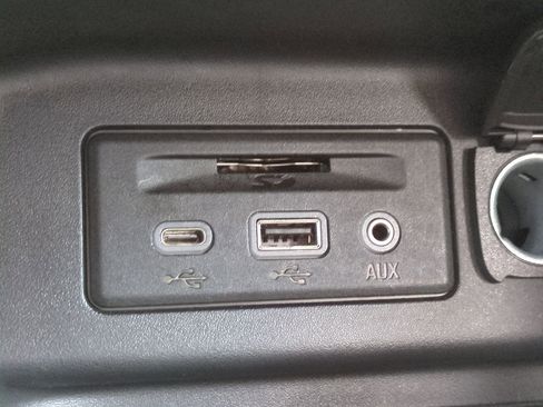 Used 2021 Chevrolet Equinox Premier image 21