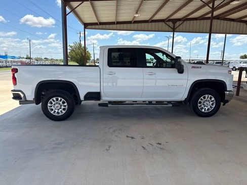 Used 2024 Chevrolet Silverado 2500 LT AWD/4WD image 9