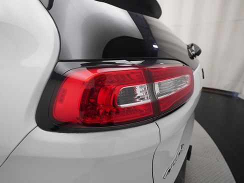 Used 2016 Jeep Cherokee Latitude w/ Cold Weather Group image 30