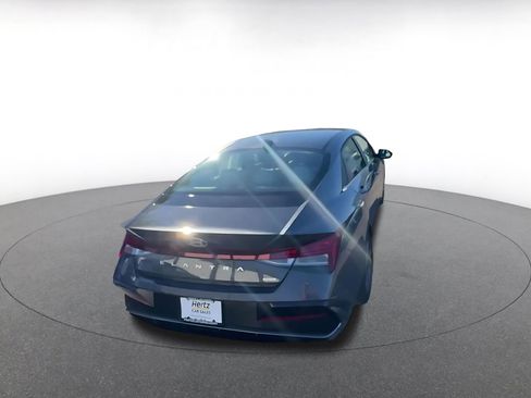 Used 2025 Hyundai Elantra Limited image 12