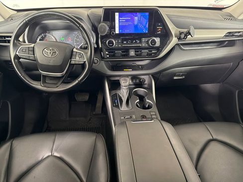 Used 2023 Toyota Highlander XLE FWD image 24