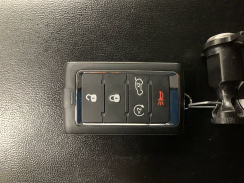 Used 2023 Jeep Grand Cherokee Limited w/ Black Appearance Package AWD/4WD image 18