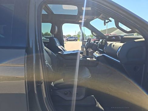 Used 2025 Ford Expedition Tremor AWD/4WD image 21