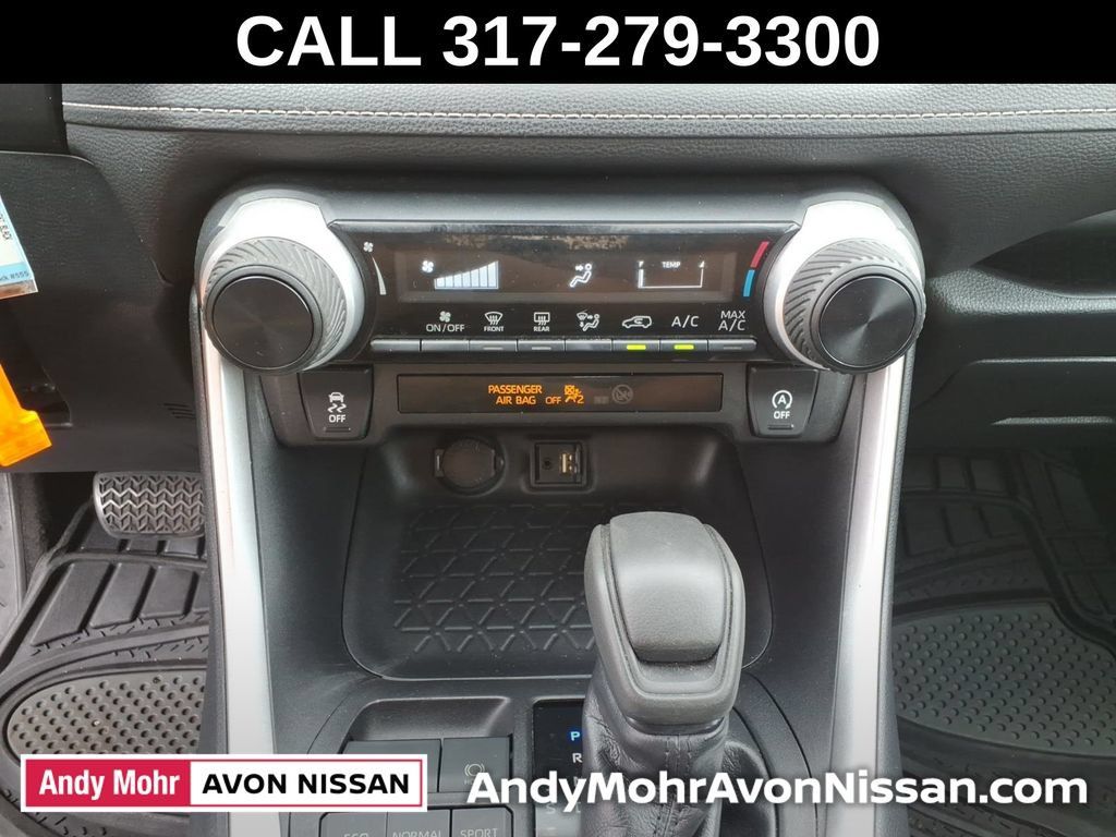 Used 2019 Toyota RAV4 LE AWD/4WD image 31