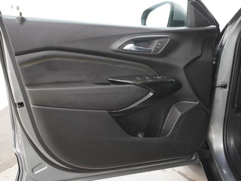 Used 2024 Chevrolet Trax LT w/ Driver Confidence Package FWD image 20