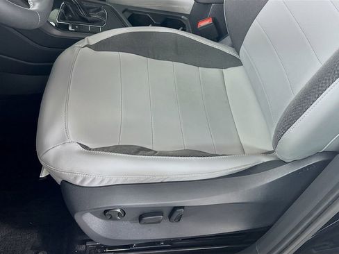 Used 2023 Volkswagen Taos SE image 19