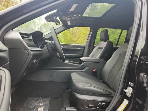 New 2026 Jeep Grand Cherokee Altitude AWD/4WD image 9