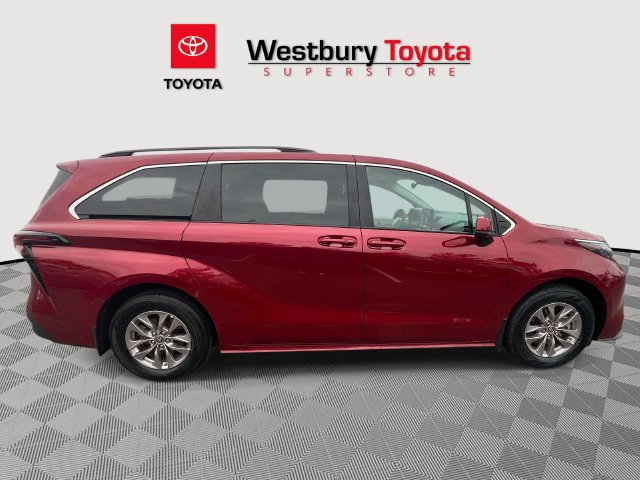 Used 2024 Toyota Sienna LE FWD image 6