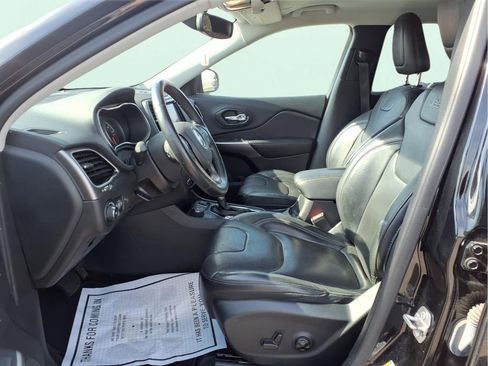 Used 2019 Jeep Cherokee Limited w/ Luxury Group image 16