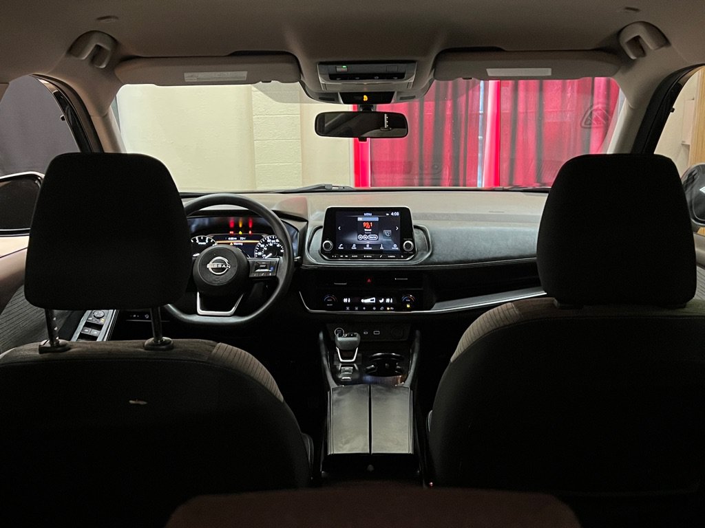 Used 2023 Nissan Rogue SV FWD image 16