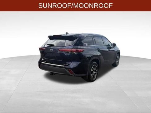 Used 2020 Toyota Highlander XLE AWD/4WD image 7