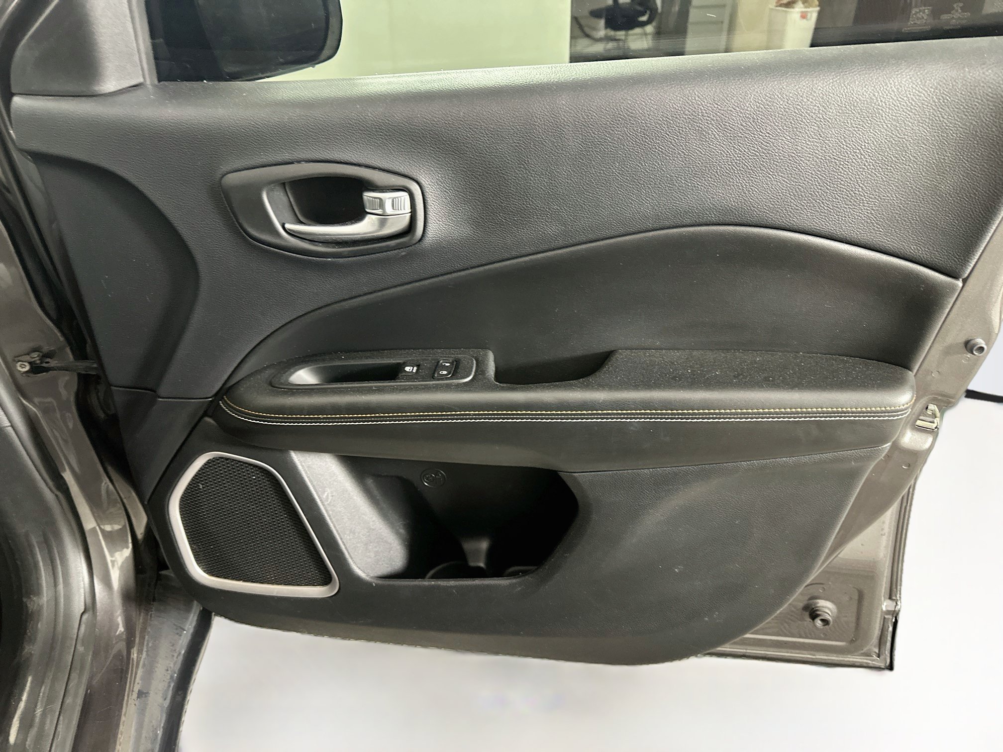 Used 2018 Jeep Compass Sport w/ Cold Weather Group AWD/4WD image 29