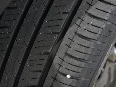 Used 2024 GMC Terrain SLE w/ Driver Convenience Package image 11