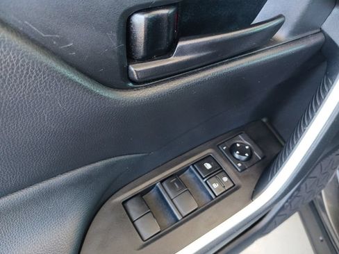 Used 2022 Toyota RAV4 LE FWD image 30