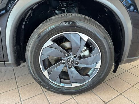 Used 2025 Nissan Rogue SV FWD image 32
