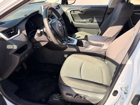 Used 2025 Toyota RAV4 XLE AWD/4WD image 12