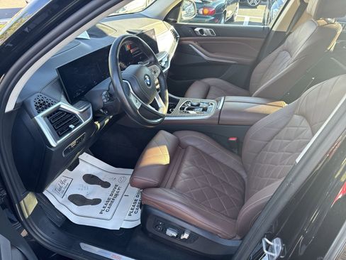 Used 2023 BMW X7 xDrive40i w/ Premium Package image 10