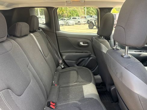 Used 2023 Jeep Renegade Altitude w/ Sun/Sound Group AWD/4WD image 29