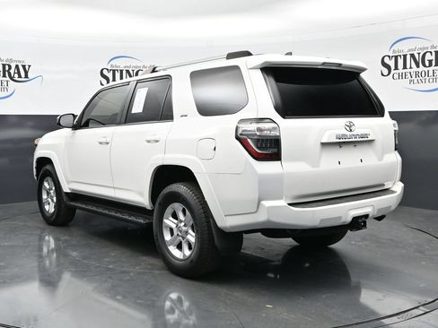 Used 2020 Toyota 4Runner SR5 AWD/4WD image 5