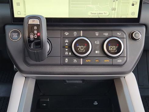 New 2026 Land Rover Defender 110 X AWD/4WD image 18