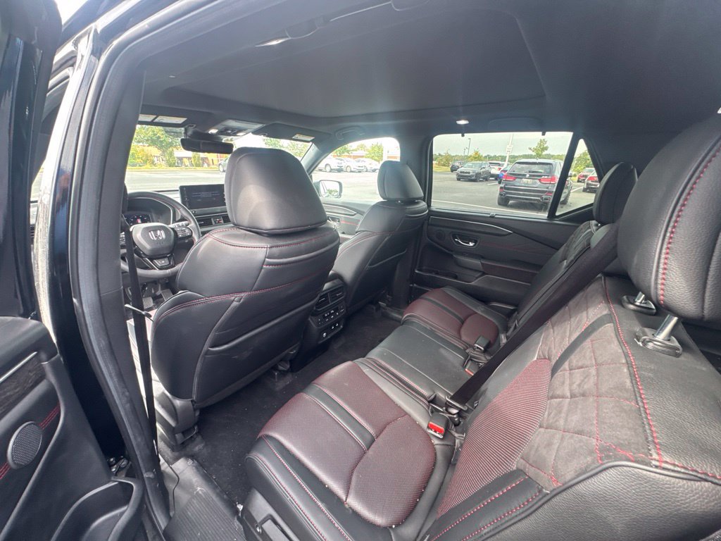 Used 2026 Honda Pilot Black Edition image 19